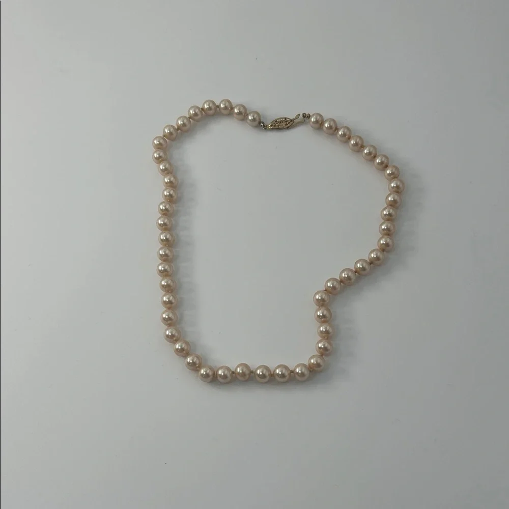 Classic Cream Pearl Necklace - Picture 4 of 16
